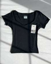 Load image into Gallery viewer, Basic scoop baby tee (black)