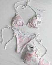 Load image into Gallery viewer, Luna hibiscus bikini top (Petal pink)